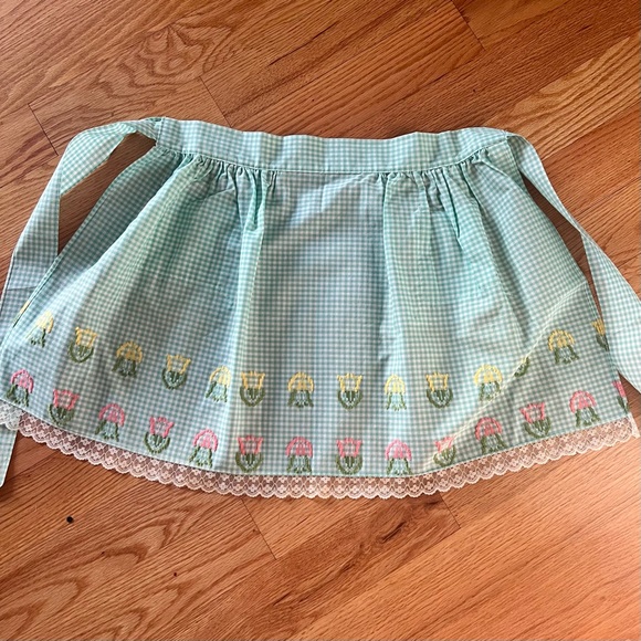 Vintage 100% cotton green gingham embroidered apron with lace trim -love… - Picture 11 of 12